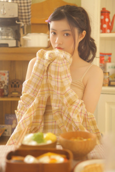 皇帝龙椅宫女